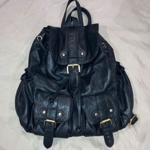 Sopresa! Slouchy super soft black backpack purse